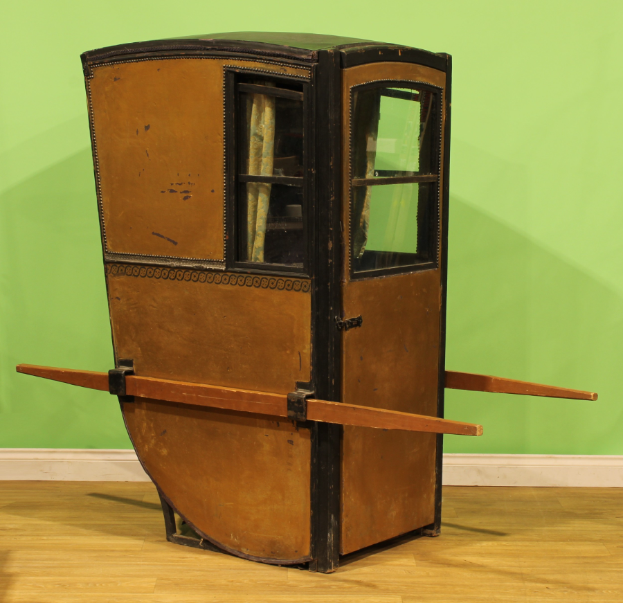 Discover our rare 19th-century English Sedan Chair! Partially refurbished but requires some restoration. Embrace the charm of history with your purchase today!
