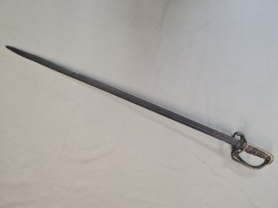 Discover our 1833 model Dragoons Sword featuring an 18th century blade. Historical accuracy meets unmatched craftsmanship. Buy now, own a piece of history!