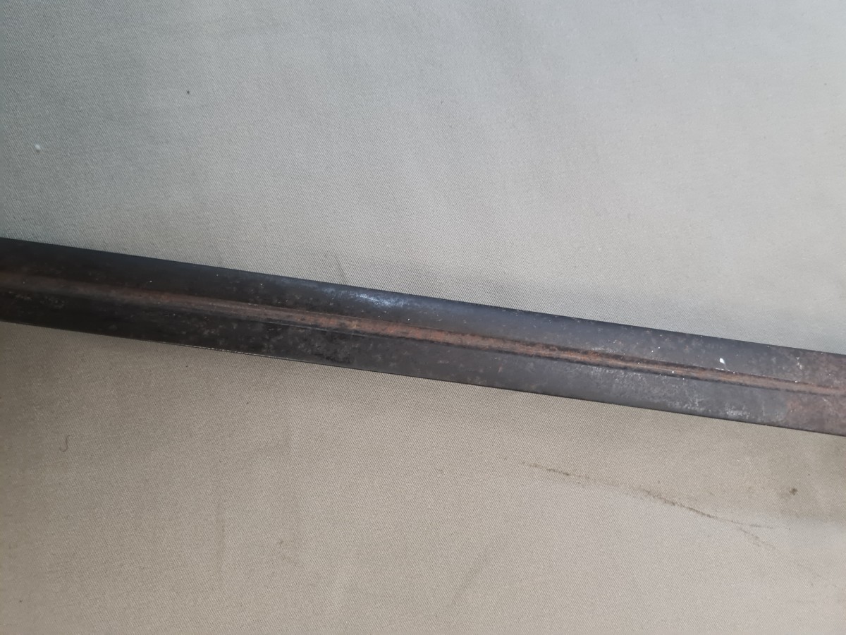 Discover our 1833 model Dragoons Sword featuring an 18th century blade. Historical accuracy meets unmatched craftsmanship. Buy now, own a piece of history!