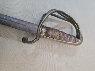 Discover our 1833 model Dragoons Sword featuring an 18th century blade. Historical accuracy meets unmatched craftsmanship. Buy now, own a piece of history!