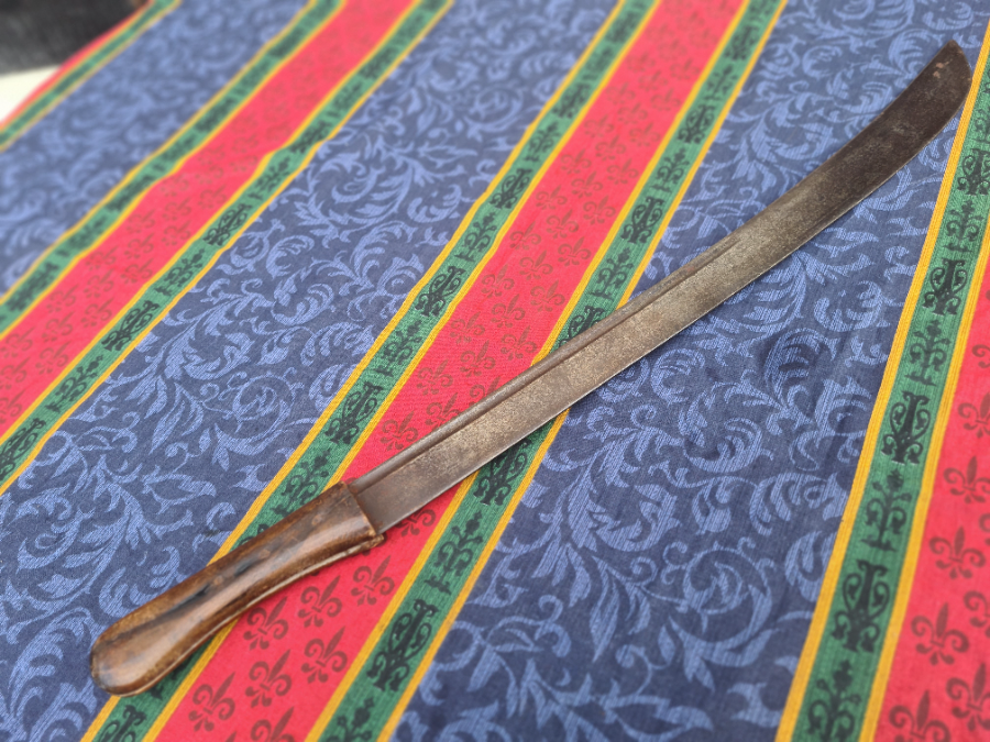 uploads/19th-Century-Victoria-Regina-Machete-216756d6764896caws.jpg