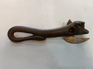 Discover our unique bully beef cast iron can opener from 1865-1938. No visible markings, 18cm long. Shop our collection now for this piece of history.