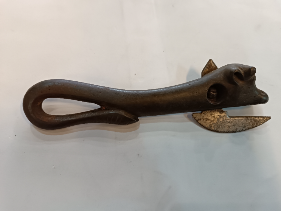 Discover our unique bully beef cast iron can opener from 1865-1938. No visible markings, 18cm long. Shop our collection now for this piece of history.