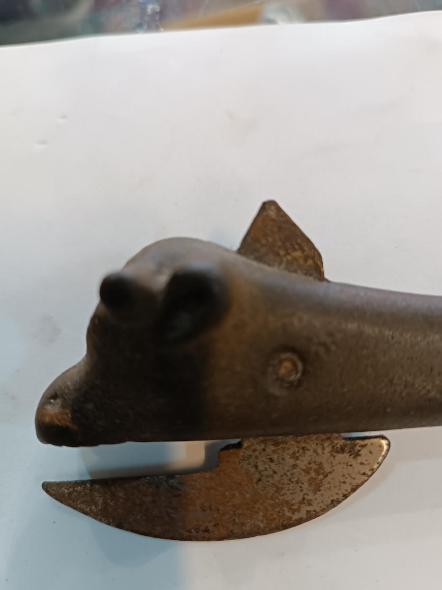 Discover our unique bully beef cast iron can opener from 1865-1938. No visible markings, 18cm long. Shop our collection now for this piece of history.