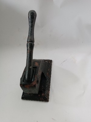 Discover our range of 19th Century Cast Iron Seal Embossing Press Machines! Perfect as door stoppers. Secure yours today and add a vintage touch to your home.