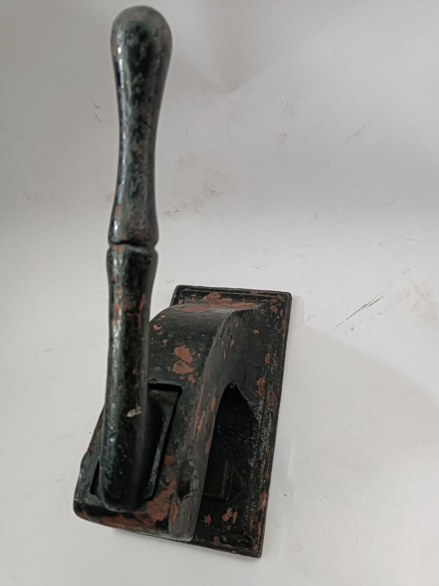 Discover our range of 19th Century Cast Iron Seal Embossing Press Machines! Perfect as door stoppers. Secure yours today and add a vintage touch to your home.