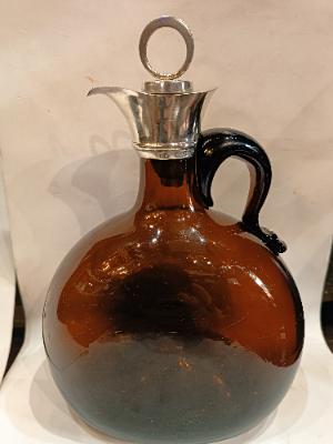 Discover our exquisite 19th-century claret jug with a hallmarked silver top from Birmingham 1862. Shop for antique treasures today and enrich your collection!
