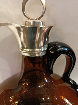 Discover our exquisite 19th-century claret jug with a hallmarked silver top from Birmingham 1862. Shop for antique treasures today and enrich your collection!