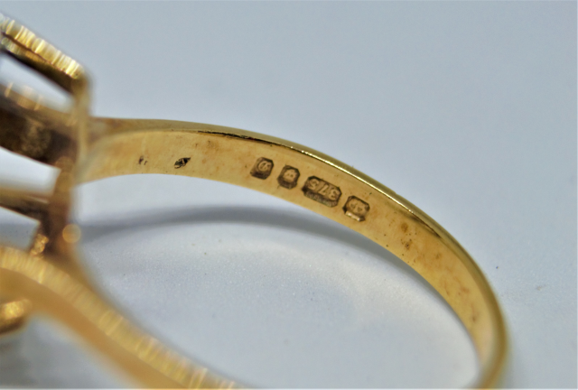 Discover vintage elegance with our 9ct gold ring, featuring a sapphire & diamond cluster. Hallmarked London 1978. Shop now for unique, timeless luxury!