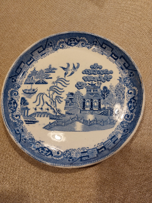 Blue And White Willow Pattern Cake Or Cheese Stand