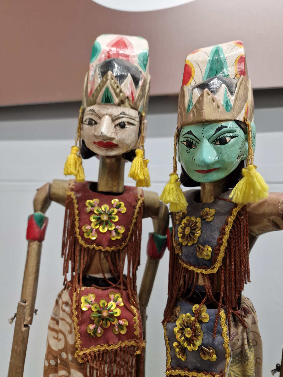 A Pair Of Vintage Indonesian Wayang Kulit Shadow Rod Puppets