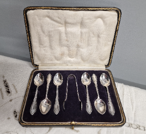Robert Pringle Silver Hallmarked Boxed Sugar Spoons And Sugar Nips