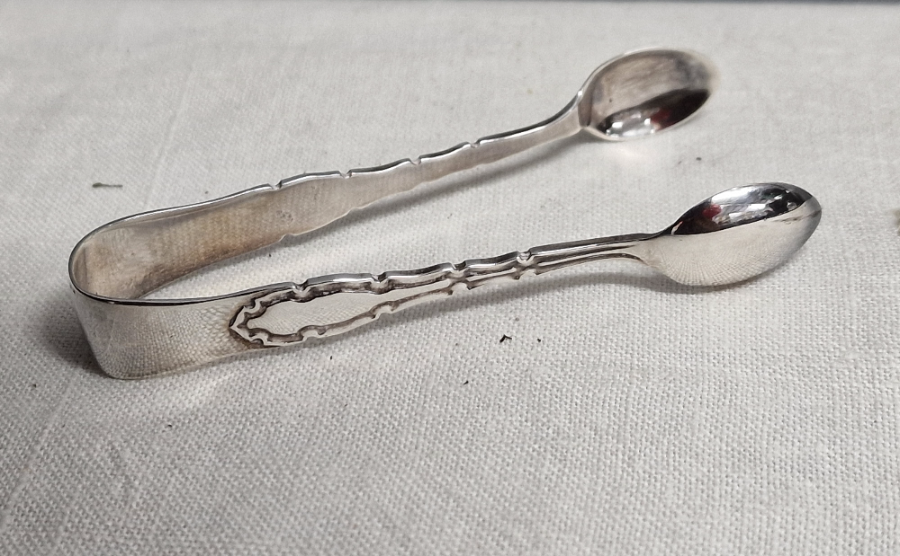 Robert Pringle Silver Hallmarked Boxed Sugar Spoons And Sugar Nips