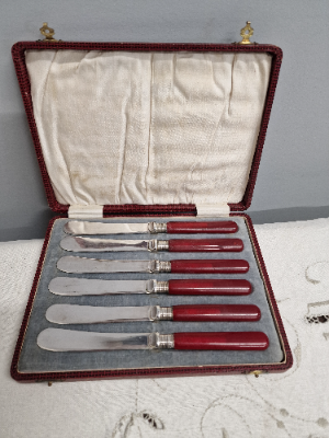 Set Of 6 Vintage Cutlery Butter Knives Red Handles