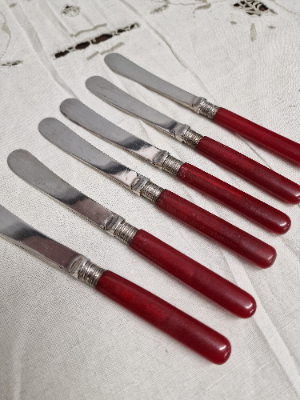 Set Of 6 Vintage Cutlery Butter Knives Red Handles