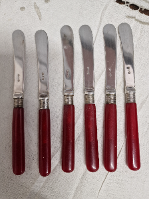 Set Of 6 Vintage Cutlery Butter Knives Red Handles