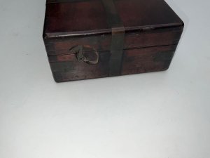 Good late victorian case sizes are length of 405 mm width 175 mm height 90 mall brass is good and will look great polished no key consider takes large revolver
