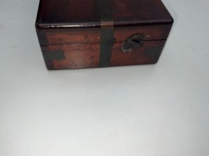 Good late victorian case sizes are length of 405 mm width 175 mm height 90 mall brass is good and will look great polished no key consider takes large revolver