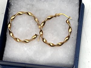 Earrings  9ct Gold Shaped As  Loop