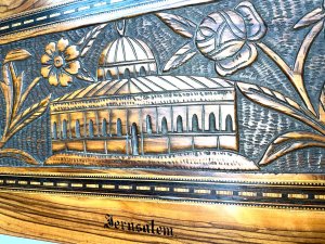Circa 1930's superior item of the finest quality, overall conditions superb, brought home by a british sailor between the wars, length of 37 cm width closed 31 cm height 12 cm,