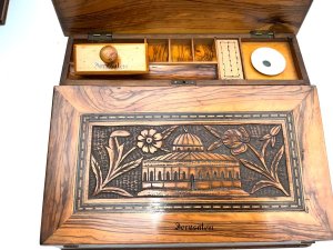 Circa 1930's superior item of the finest quality, overall conditions superb, brought home by a british sailor between the wars, length of 37 cm width closed 31 cm height 12 cm,