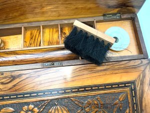 Circa 1930's superior item of the finest quality, overall conditions superb, brought home by a british sailor between the wars, length of 37 cm width closed 31 cm height 12 cm,