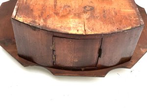 Superb shaped case having a good seth thomas 8 day movement that’s in excellent condition and working order dials very clean and has 12 inch diameter the overall clocks width being 16.5 inches height 5.5 inches,