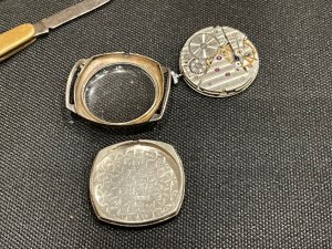Dated for 1952 in working order needs new viewing glass dial needs a clean too, offering free delivery worldwide reference sb1