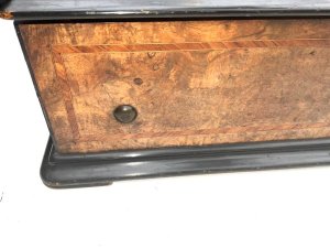 One of the best by this renowned maker, very large and heavy must have been very expensive when bought obvious by a very wealthy person of taste. Beautifully veneered in walnut and inlaid case with domed top, the length being 84 cm height 25 cm width 32 cm drum being 45 cm long. The original musics sheet and that's in excellent condition too.