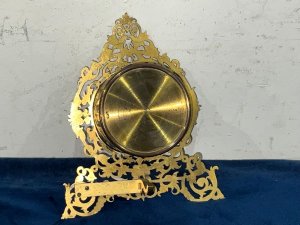 Beautiful little clock, 8 day mechanical open escapement movement in perfect working order, nice dial condition of alls excellent stands when leaning on bracket 15 cm width of 12 cm at base 7 cm,