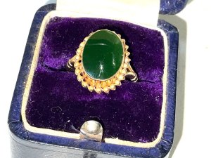 Emerald Green Stone 9ct Gold Ring