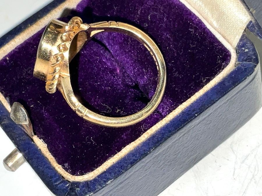 Emerald Green Stone 9ct Gold Ring