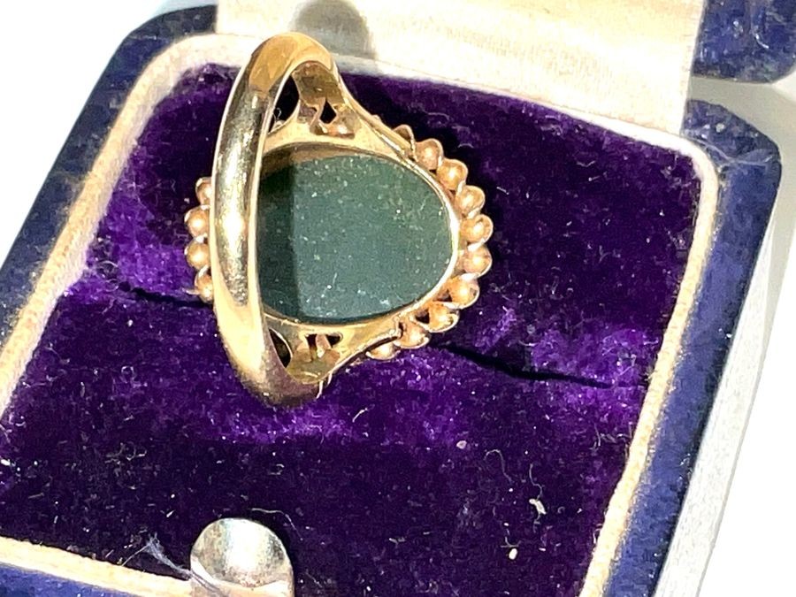 Emerald Green Stone 9ct Gold Ring