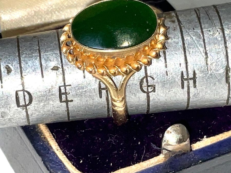 Emerald Green Stone 9ct Gold Ring