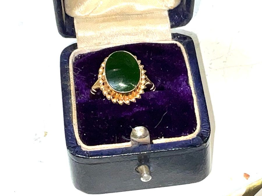 Emerald Green Stone 9ct Gold Ring