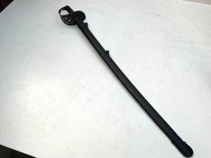 British (troopers) cavalry sabre ! Looks like a p1885. German made (not un common) scabbard dated and marked xi h for 11th hussars (the attribution may be spurious as the date is wrong). The yc on the blade denotes later issue to a yeoman cavalry regiment. Blades showing battle chips but still good has stains but will polish up. Has original scabbard which is dated for 1875 length of 106 cm height 14 cm depth 9 cm.