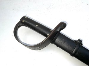 British (troopers) cavalry sabre ! Looks like a p1885. German made (not un common) scabbard dated and marked xi h for 11th hussars (the attribution may be spurious as the date is wrong). The yc on the blade denotes later issue to a yeoman cavalry regiment. Blades showing battle chips but still good has stains but will polish up. Has original scabbard which is dated for 1875 length of 106 cm height 14 cm depth 9 cm.