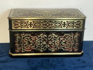 For sale is this antique french tortoise shell & boulle tea caddy box inner cannisters sugar dish. The tea caddy is in good condition and it comes complete with internal cannisters and a sugar/mixing bowl, although the bowl could be a later addition. There is small wear on the back edge as per photo and on one of the cannisters lids. The measurements are 15cm high, 14cm depth and 27cm length. It has a french lock and what appears to be the original key. Tel: we accept online payments for all our items listed: bank transfer cash on collection personal cheques or if wishing over the phone using your debit or credit cards, also doing layby payments plan, or email giving your address details & contact number and we shall send you your items invoice to make