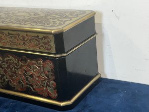 For sale is this antique french tortoise shell & boulle tea caddy box inner cannisters sugar dish. The tea caddy is in good condition and it comes complete with internal cannisters and a sugar/mixing bowl, although the bowl could be a later addition. There is small wear on the back edge as per photo and on one of the cannisters lids. The measurements are 15cm high, 14cm depth and 27cm length. It has a french lock and what appears to be the original key. Tel: we accept online payments for all our items listed: bank transfer cash on collection personal cheques or if wishing over the phone using your debit or credit cards, also doing layby payments plan, or email giving your address details & contact number and we shall send you your items invoice to make