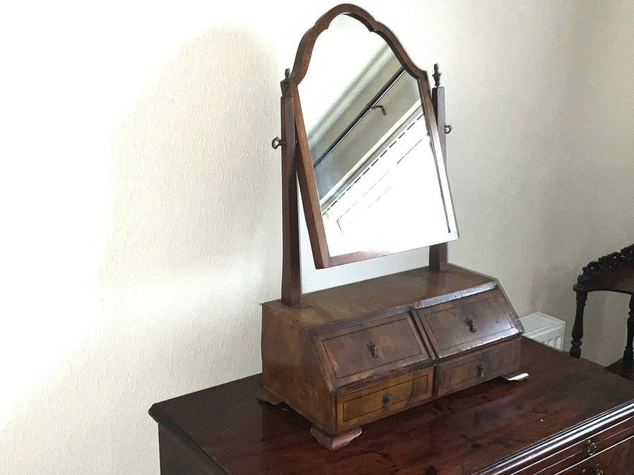 Queen Anne Dressing Table Mirror With Draws