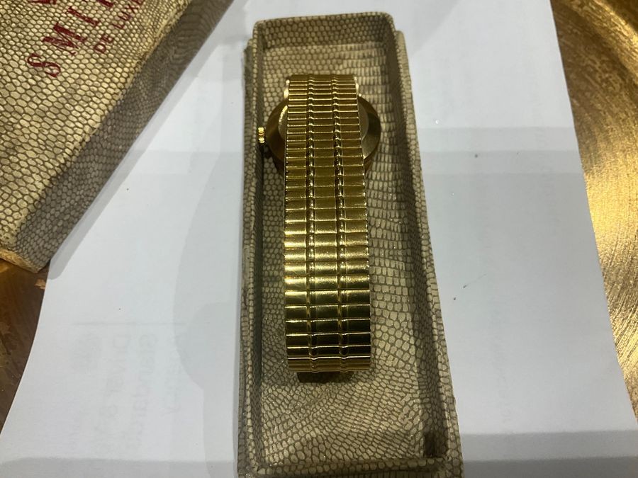 Smiths Deluxe 9ct Gold Mans Wristwatch