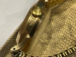This superb watch comes in good condition and working order, backs engraved and has the date of 1947 when presented, the watch is all english made and was the top watch of that day, superb expandable gold plated bracelet that is in excellent shape and condition, watch comes with the original presentation case which now shows some wear,