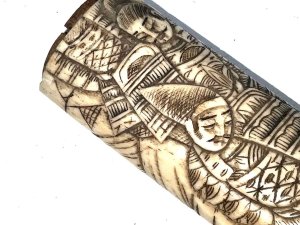 Superbly carved with intricate japanese scenes comes this tanto knifes handle, not perfect but restored will be unbelievable, having length of 129 mm width across being 35 mm de-th of 26 mm,