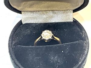 Sized j-k ring 18 carat gold and platinum, the diamond being natural has an incursion as most have, the diamond size is approximately 1 carat, old cut brilliant white, comes in its own presentation box, offering free delivery worldwide reference cc. Tel: we accept online payments for all our items listed: bank transfer cash on collection or if wishing over the phone using your debit or credit cards, also doing layby payments plan, or email giving your address details & contact number and we shall send you your items invoice to make
