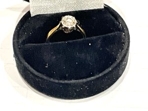 Sized j-k ring 18 carat gold and platinum, the diamond being natural has an incursion as most have, the diamond size is approximately 1 carat, old cut brilliant white, comes in its own presentation box, offering free delivery worldwide reference cc. Tel: we accept online payments for all our items listed: bank transfer cash on collection or if wishing over the phone using your debit or credit cards, also doing layby payments plan, or email giving your address details & contact number and we shall send you your items invoice to make