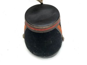 Original french officer's kepi hat french third republic republican guard model 1874 shako by barrau paris with 'paris arms' helmet plate. The french third republic was france from 1870, when the second french empire collapsed, to 1940, when france's defeat by nazi germany led to the vichy france government. Vichy was replaced by the french fourth republic. This is an original french third republic, republican guard model 1874 shako. It has a dark blue cloth over a hard body with red cloth tape chevrons on either side and around the crown, accented with gilt lace. It has a black patent leather crown and holed metal ventilation inserts. It has a patent brim with brass reinforced rim, brass chin chain with grenadier ignited grenade bosses. It has a brass city of paris front plate underneath a tri-color cockade.