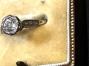 Stunning vintage ring, the diamonds superb, approximately one full carat in 18 carat gold & platinum ring, sized m-n condition is superb, comes in original presentation box