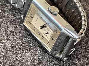 Vintage watch has odd blemish but in excellent working order, a rare watch for anyone’s collection, offering free delivery worldwide reference drc8