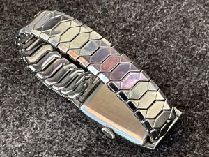 Vintage watch has odd blemish but in excellent working order, a rare watch for anyone’s collection, offering free delivery worldwide reference drc8