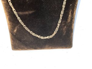 Superb quality designed solid 9ct gold and weighs some 8.5 grams, has length fully opened of 46 cm, condition is excellent offering free delivery worldwide reference drc1